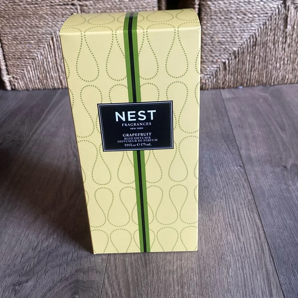 Nest Fragrances New York Grapefruit Reed Diffuser 5.9 oz New in Box